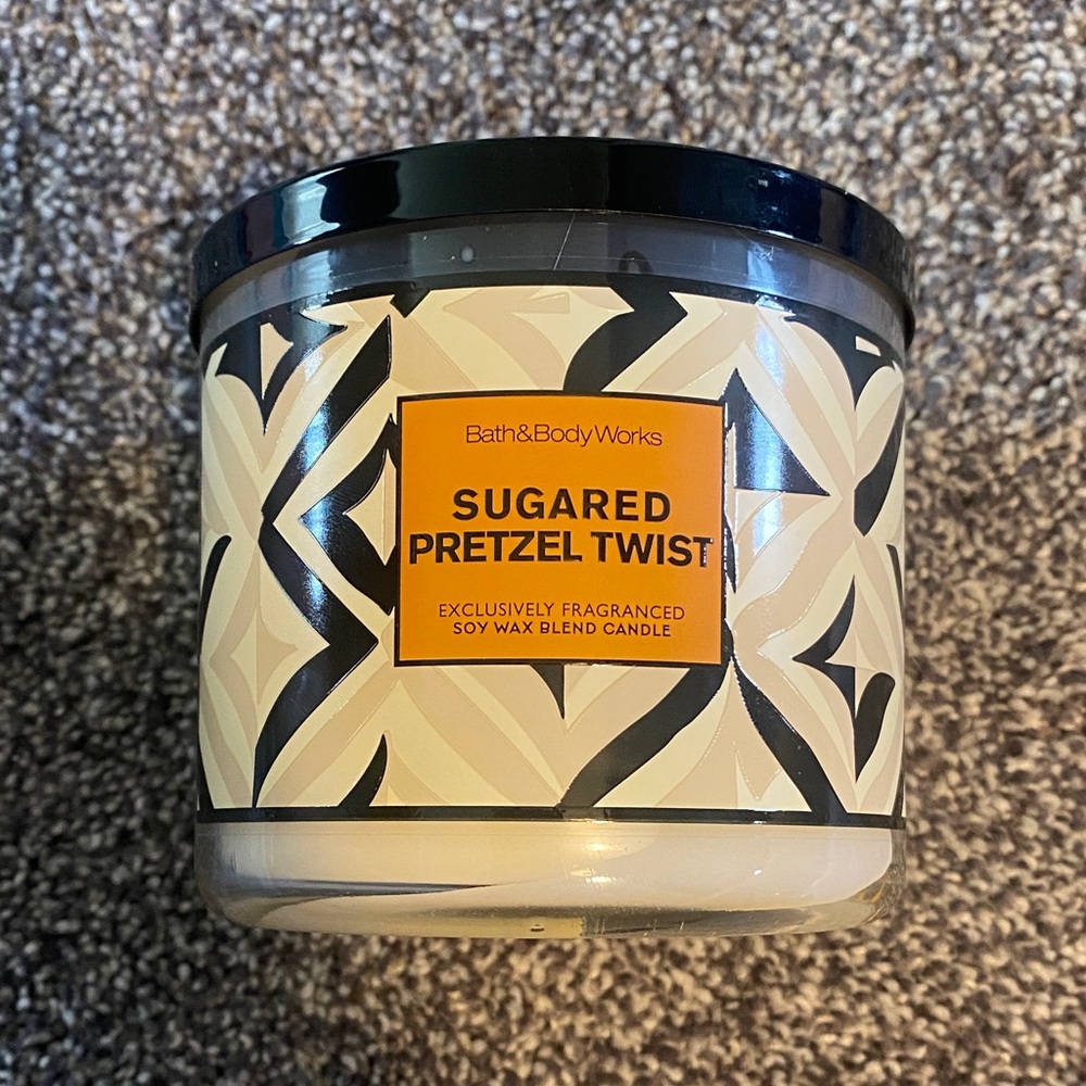 Bath and body works 3 wick candle